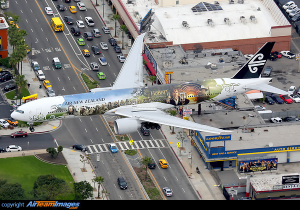 Boeing 777-319/ER Boeing 777-319/ER