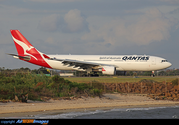Airbus A330-203 Airbus A330-203