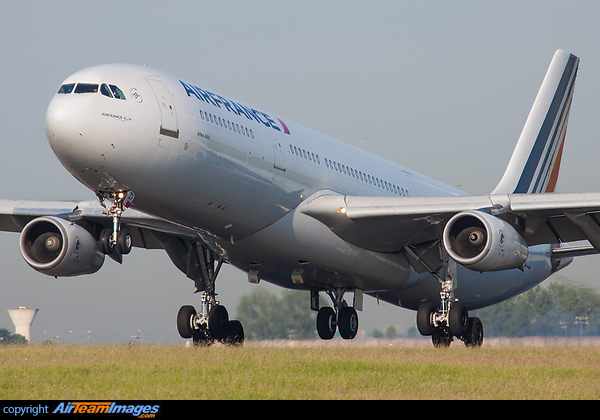 Airbus A340-311 Airbus A340-311