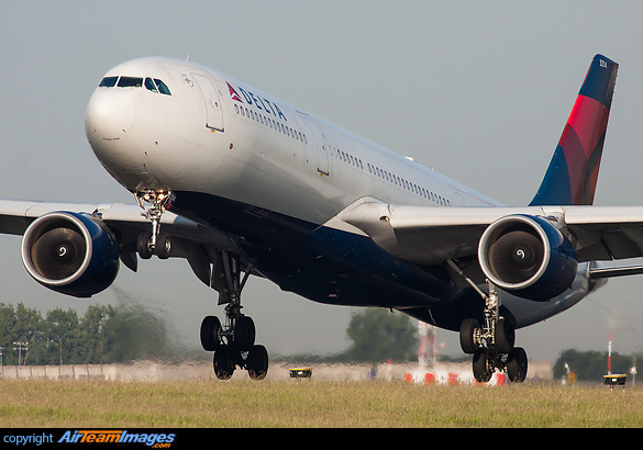 Airbus A330-323 Airbus A330-323
