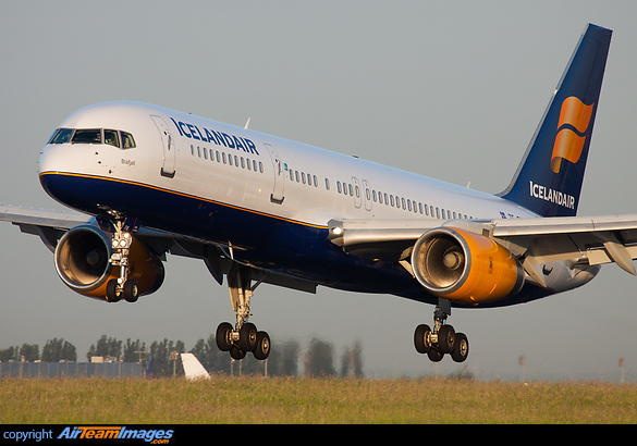 Boeing 757-236 Boeing 757-236