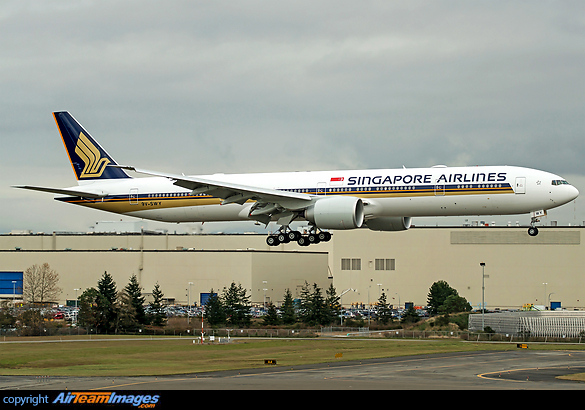 Landing on runway 16 Boeing 777-312/ER