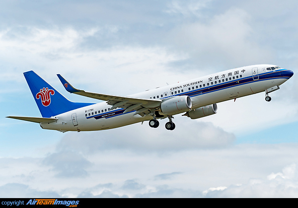 Performing a missed approach on runway 16R Boeing 737-86N
