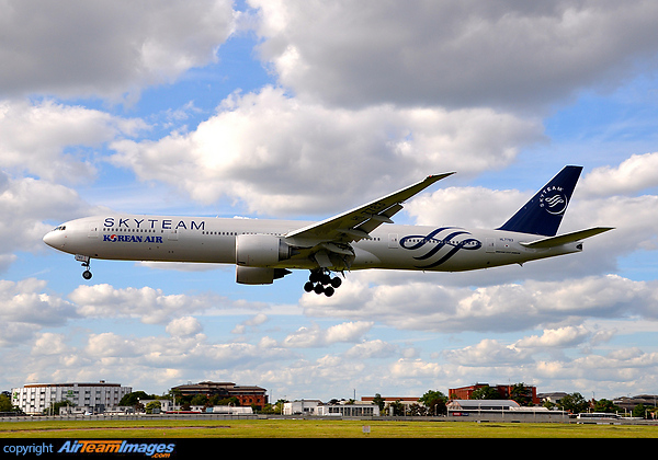 Boeing 777-3B5/ER Boeing 777-3B5/ER