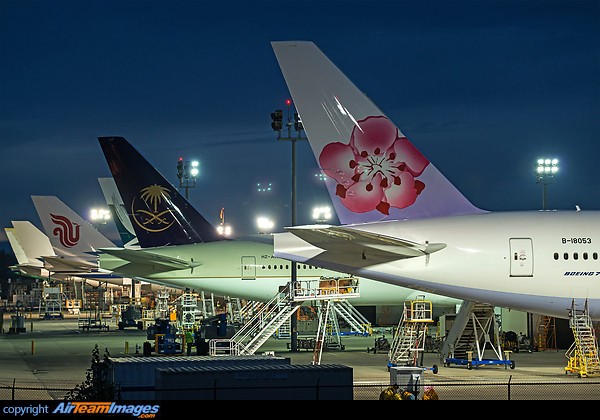 Boeing heavies ramp after sunset Boeing 777-36N/ER