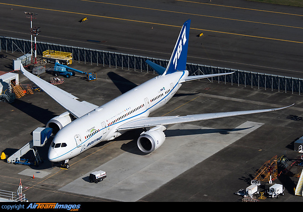 Boeing 787-8 Dreamliner Boeing 787-8 Dreamliner