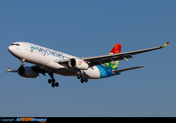 Airbus A330-243 Airbus A330-243