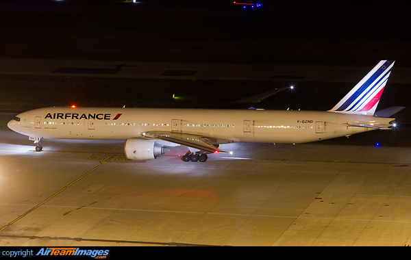 Boeing 777-328/ER Boeing 777-328/ER