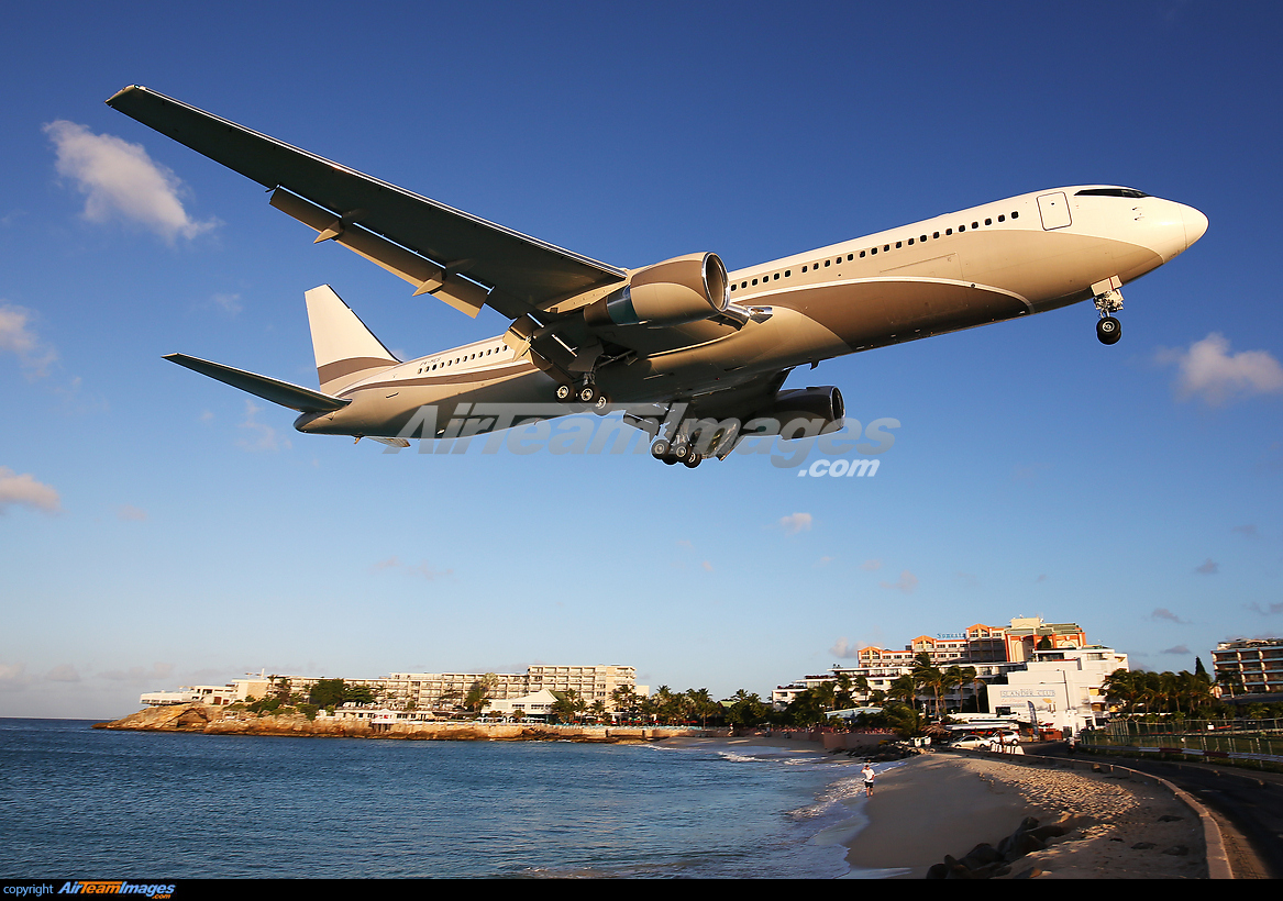 Boeing 767-33A/ER - Large Preview - AirTeamImages.com