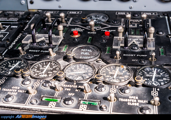 Engine fuel system controls Lockheed P-3C Orion