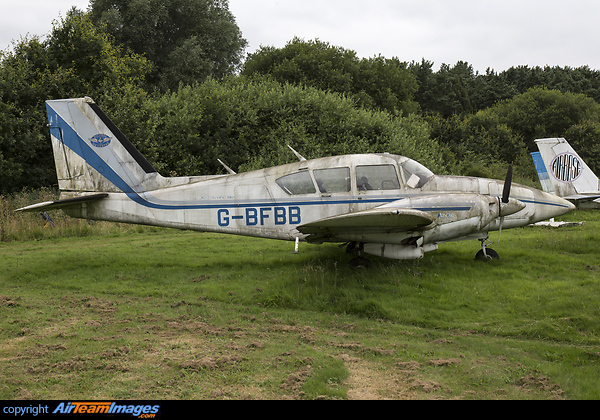 Piper PA-23-250 Aztec E Piper PA-23-250 Aztec E
