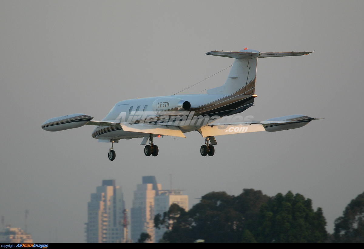 Bombardier Learjet 25 Large Preview