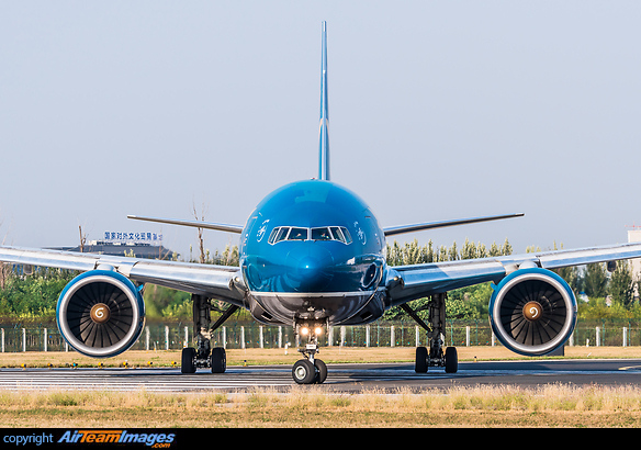 Boeing 777-2Q8/ER Boeing 777-2Q8/ER