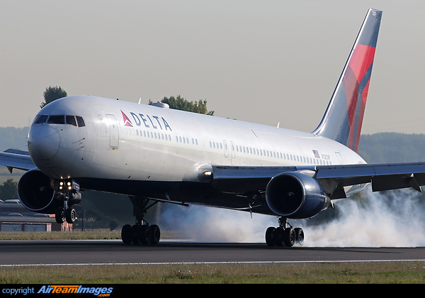 Boeing 767-332/ER Boeing 767-332/ER