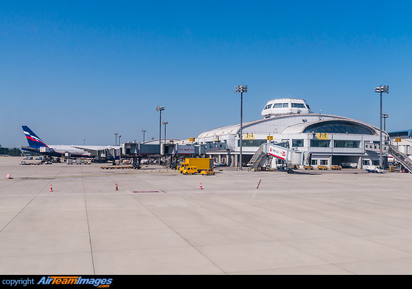 Parked at the Terminal 2. Boeing 777-3M0/ER