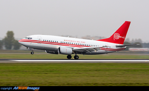 Nice VIP visit in Paris Boeing 737-528