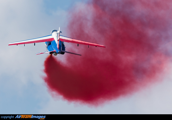 Wingtip vortices causing the horizontal stabiliser and wing to be distorted. Dassault Alpha Jet