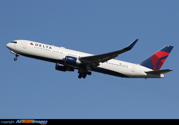 Boeing 767-332/ER Boeing 767-332/ER
