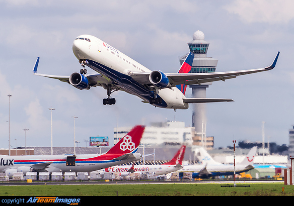 Boeing 767-332/ER Boeing 767-332/ER
