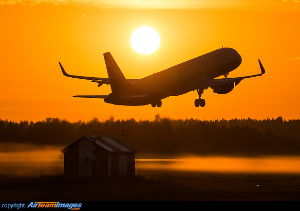 Airbus A321-211 Airbus A321-211