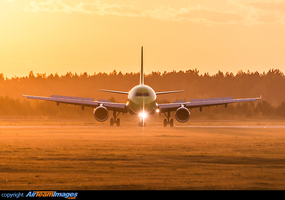 Airbus A321-211 Airbus A321-211