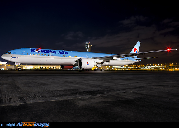 Boeing 777-3B5/ER Boeing 777-3B5/ER
