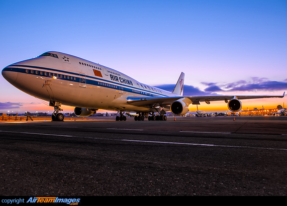 Boeing 747-4J6 Boeing 747-4J6