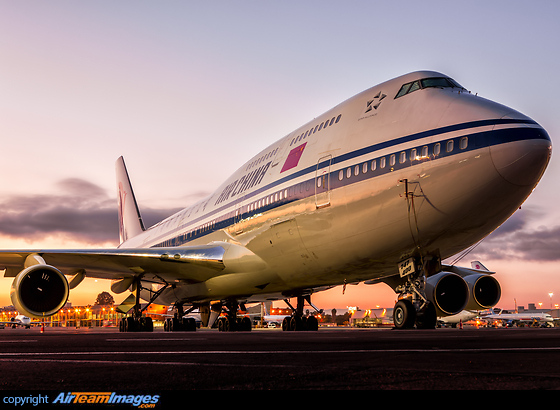 Boeing 747-4J6 Boeing 747-4J6