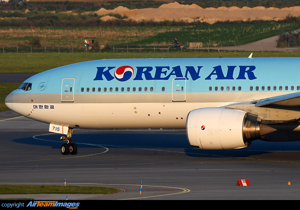Boeing 777-2B5/ER Boeing 777-2B5/ER
