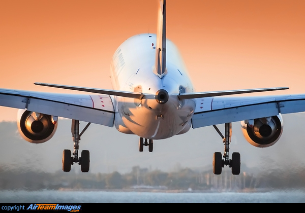 Airbus A320-216 Airbus A320-216