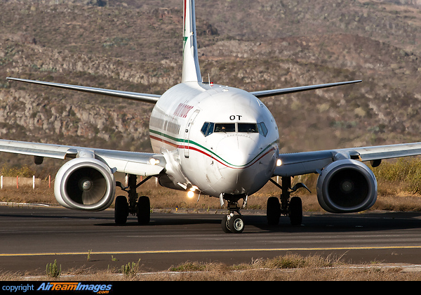 Upgrade from the usual ATR equipment used in the CMN-LPA-TFN route. Boeing 737-8B6