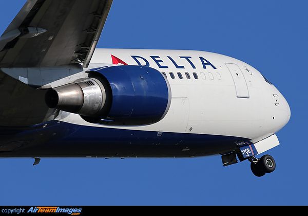 Boeing 767-332/ER Boeing 767-332/ER