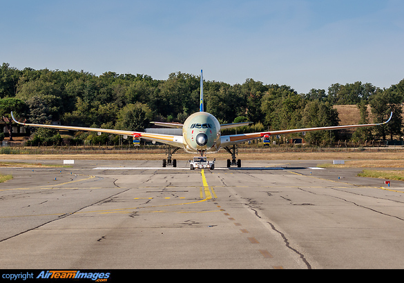 First A350 Air Caraibes Airbus A350-941