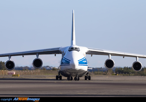 Antonov An-124-100 Ruslan Antonov An-124-100 Ruslan