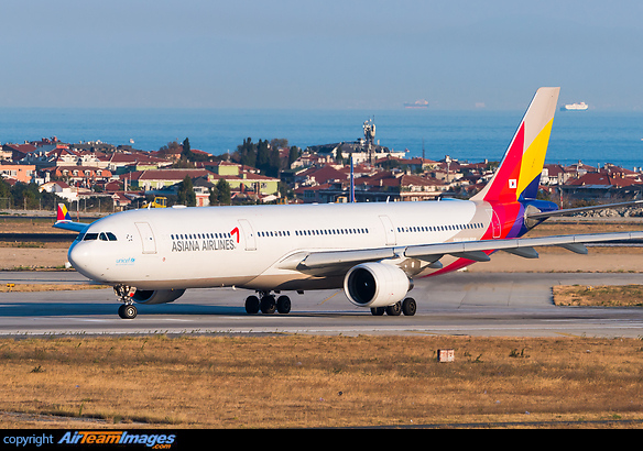 Airbus A330-323 Airbus A330-323