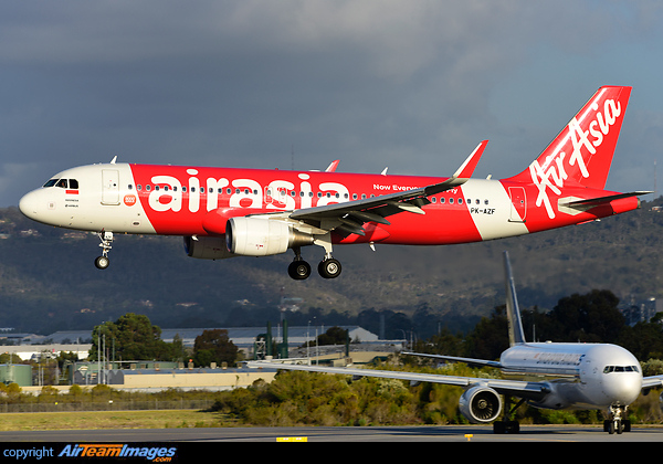 Airbus A320-216 Airbus A320-216