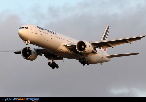 Boeing 777-328/ER Boeing 777-328/ER