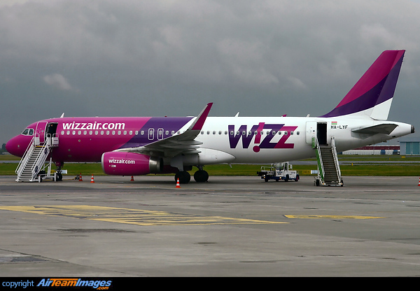 Airbus A320-232 Airbus A320-232