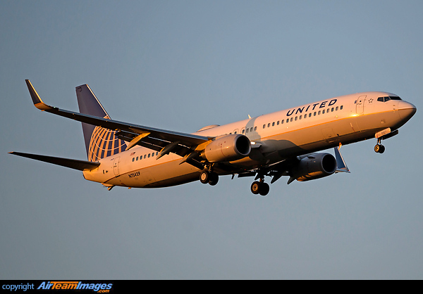 Landing at the golden hour just before sunset Boeing 737-924/ER