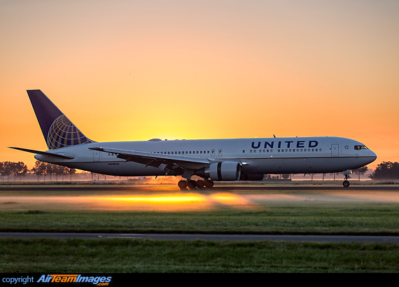 Landing at dawn Boeing 767-322/ER