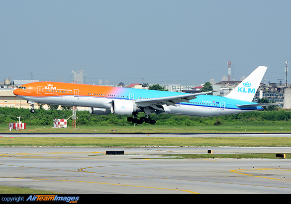 Boeing 777-306/ER Boeing 777-306/ER