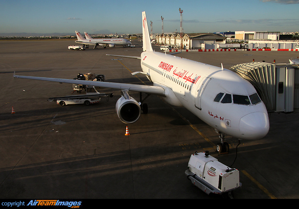 Airbus A320-211 Airbus A320-211