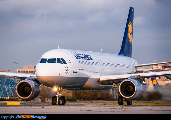 Airbus A320-211 Airbus A320-211