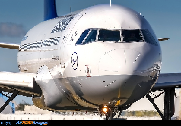 Airbus A320-214 Airbus A320-214
