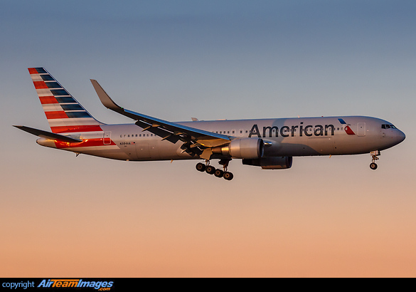 Boeing 767-323/ER Boeing 767-323/ER