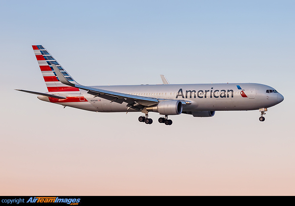 Boeing 767-323/ER Boeing 767-323/ER