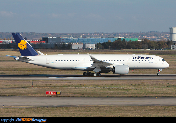 First A350 for Lufthansa Airbus A350-941
