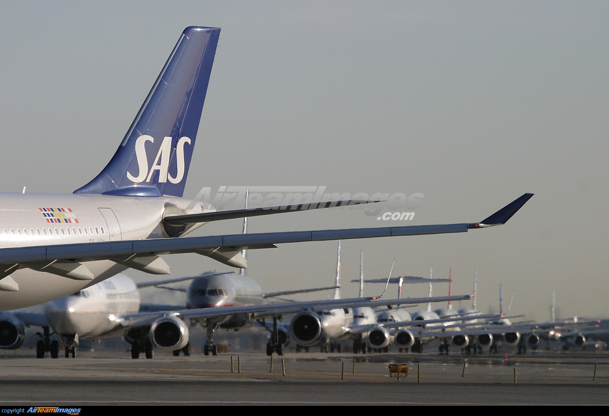 New York - Newark Airport - Large Preview - AirTeamImages.com