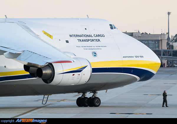 Antonov An-124-100 Ruslan Antonov An-124-100 Ruslan