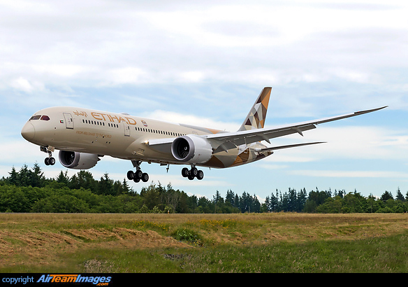Landing on rwy 34L after her first flight Boeing 787-9 Dreamliner